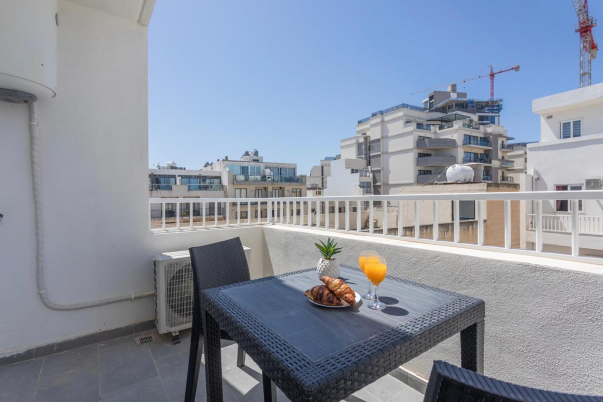 Saint Julian - Lovely Apartment With Terrace - Cityapartmentstay Saint Julian's Bagian luar foto